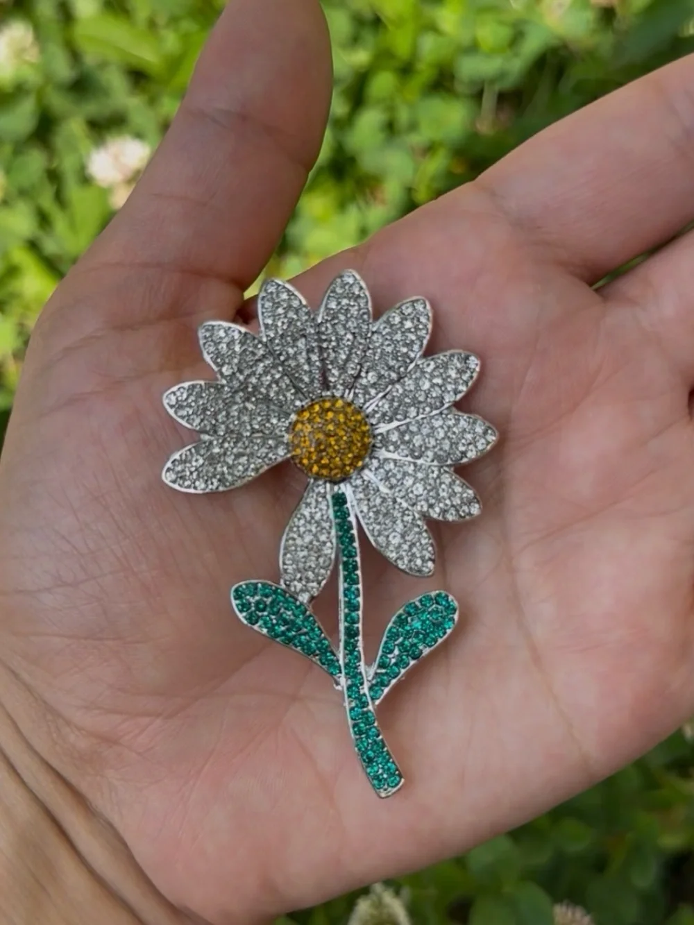 Luxury Daisy Brooch
